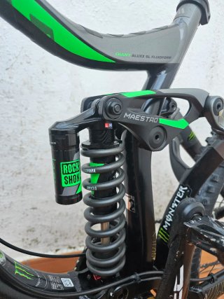 Giant Glory Maestro 2 Downhill Bike ESCUHO OFERTAS