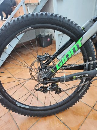 Giant Glory Maestro 2 Downhill Bike ESCUHO OFERTAS