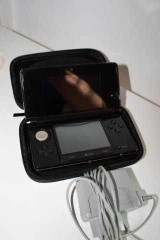 Nintendo 3DS Negra INBOX + Juegos