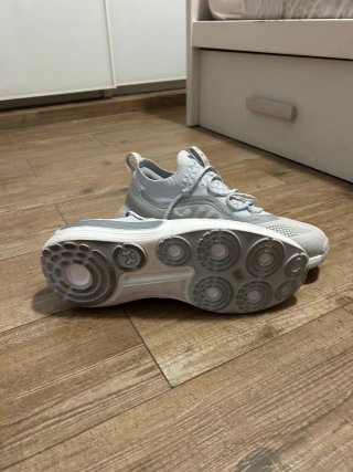 Zapatilla Under Armour Phantom 4 Gris/Blanco