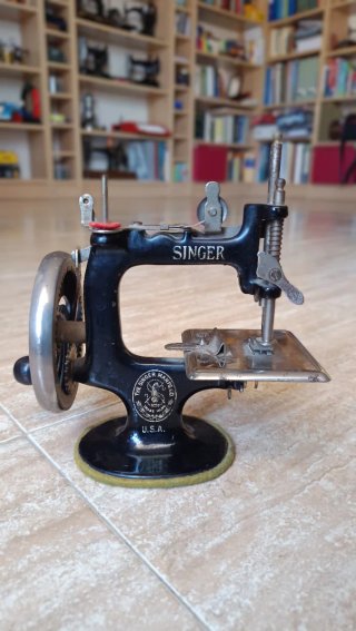 Máquina de coser Singer 20K Juguete Antigua