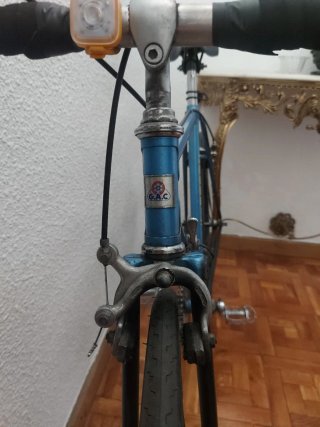 Bicicleta carretera clásica azúl