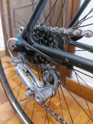 Bicicleta carretera clásica azúl