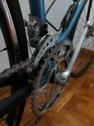 Bicicleta carretera clásica azúl