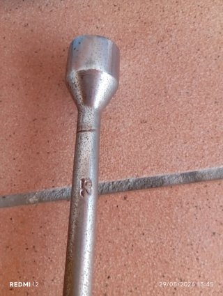 Llave de cruz 4 vasos para ruedas coche