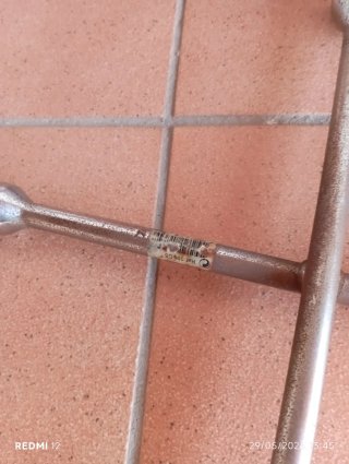 Llave de cruz 4 vasos para ruedas coche