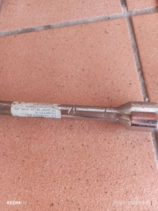 Llave de cruz 4 vasos para ruedas coche
