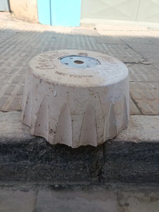 Pie de parasol , piedra dibujo cocacola