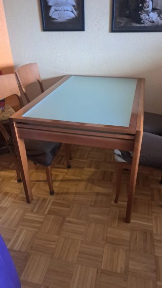 Mesa extensible y 4 sillas