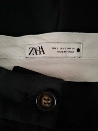 Pantalón corto negro Zara