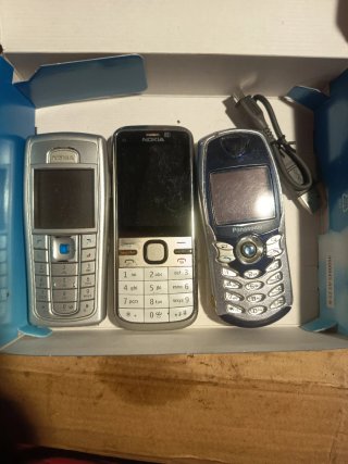 Confezione da 3 Telefoni Cellulari Nokia C5 Movistar