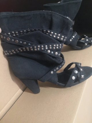 Botín Sandalia Negro Tachuelas