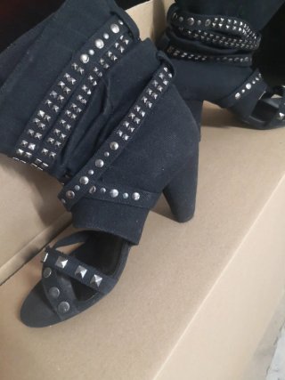 Botín Sandalia Negro Tachuelas