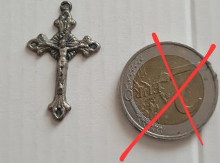 Lotto 9 ciondoli croce Gesù materiali vari