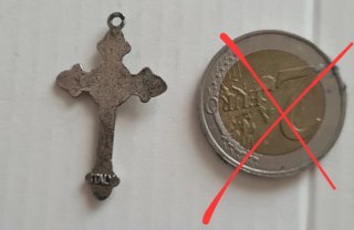Lotto 9 ciondoli croce Gesù materiali vari