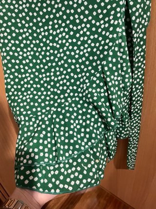 Falda verde con estampado floral