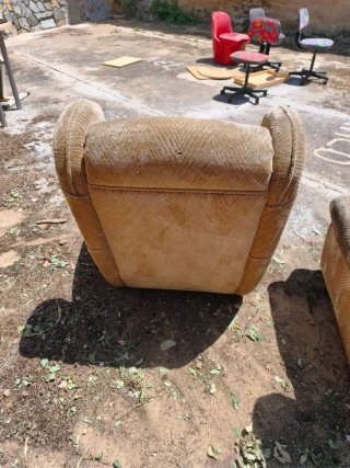 Coppia di poltrone classiche con cuscini (molto comode)