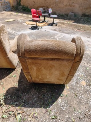 Coppia di poltrone classiche con cuscini (molto comode)