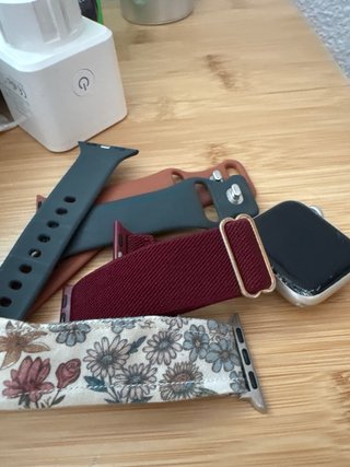 Apple Watch SE Gris/Plata + soporte + cargador