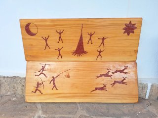 Cabeceros de cama de madera con arte rupestre
