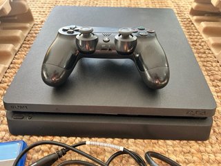 PS4 (PlayStation 4) Negra + Minecraft