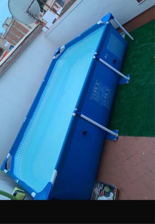 Piscina desmontable azul y blanca