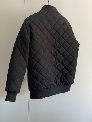 Chaqueta acolchada negra invierno