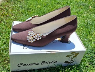 Zapatos Carmina Marrones con Pedrería.