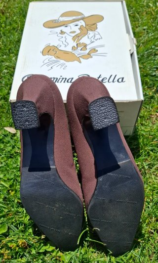 Zapatos Carmina Marrones con Pedrería.
