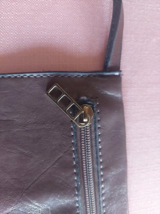 Cartera de mano con asa