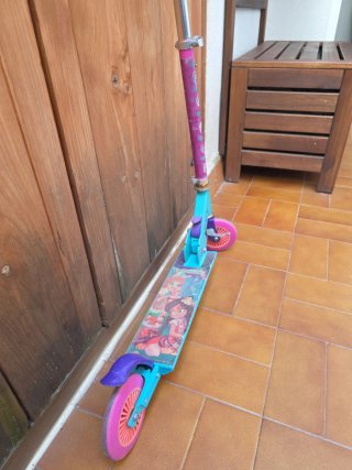 Patinete infantil azul y rosa