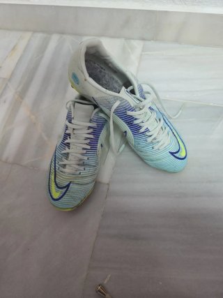 Botas de fútbol Nike Mercurial talla 37.5