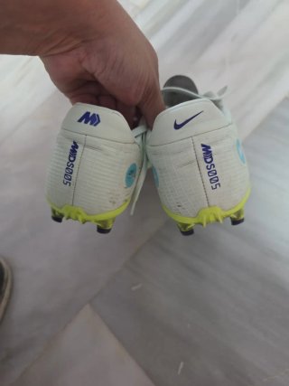 Botas de fútbol Nike Mercurial talla 37.5