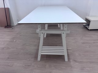 Mesa de aglomerado 244x122 cm