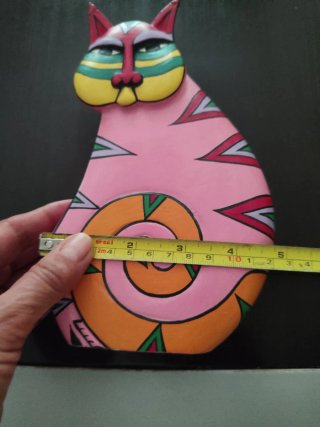 Figura de gato, artesanal en madera.