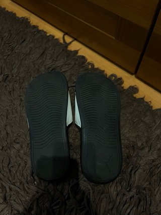 Chanclas Puma Blancas y Negras