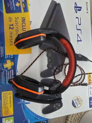 Consola PS4 1TB Negra +9 Juegos +2 mandos + Cascos