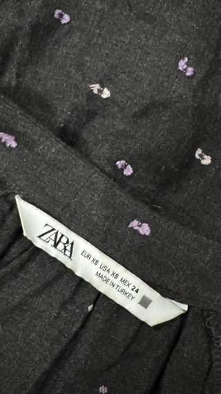 Vestido Zara negro flores moradas T.XS