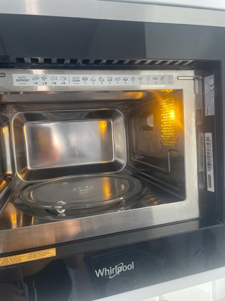 Microondas Whirlpool WMF200G NB 20L