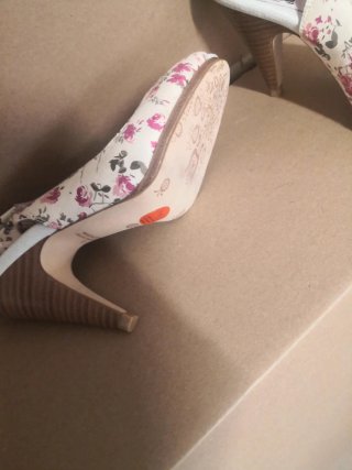 Sandalias de tacón con flores