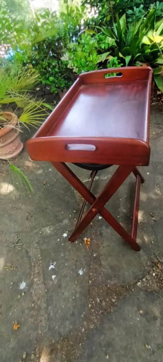 Mesa auxiliar madera bandeja patas tijera