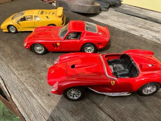 Lotto 3 modellini auto: Lamborghini, Ferrari
