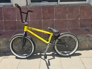Bici BMX Stolen Amarilla
