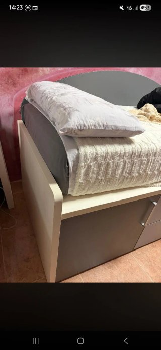 Cama 90 con armario gris y blanco