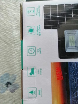 Lampada LED Solare Aerbes 100W con Telecomando