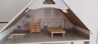 Casita de muñecas de madera