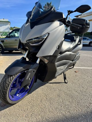 Yamaha XMAX300 Gris/Azul único dueño, service of.