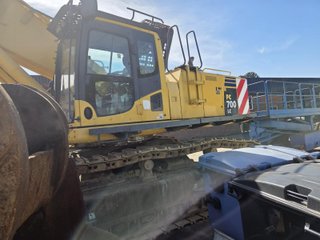 Excavadora Komatsu PC700 LC