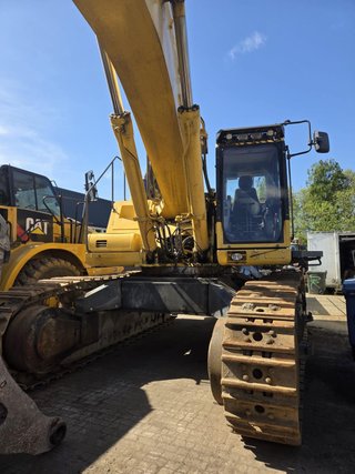 Excavadora Komatsu PC700 LC