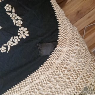 Manton Manila bordado Seda Negro y Beige dorado